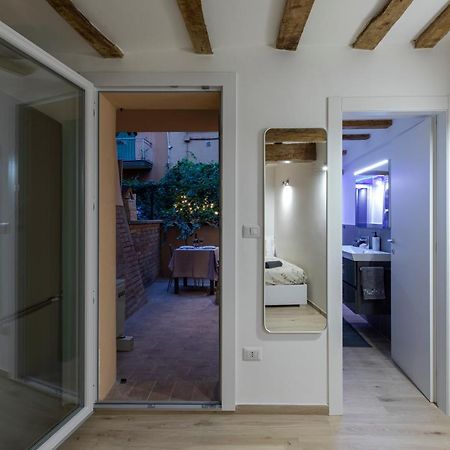 Luxury Suite In The Center I Private Patio & Kitchen ボローニャ エクステリア 写真