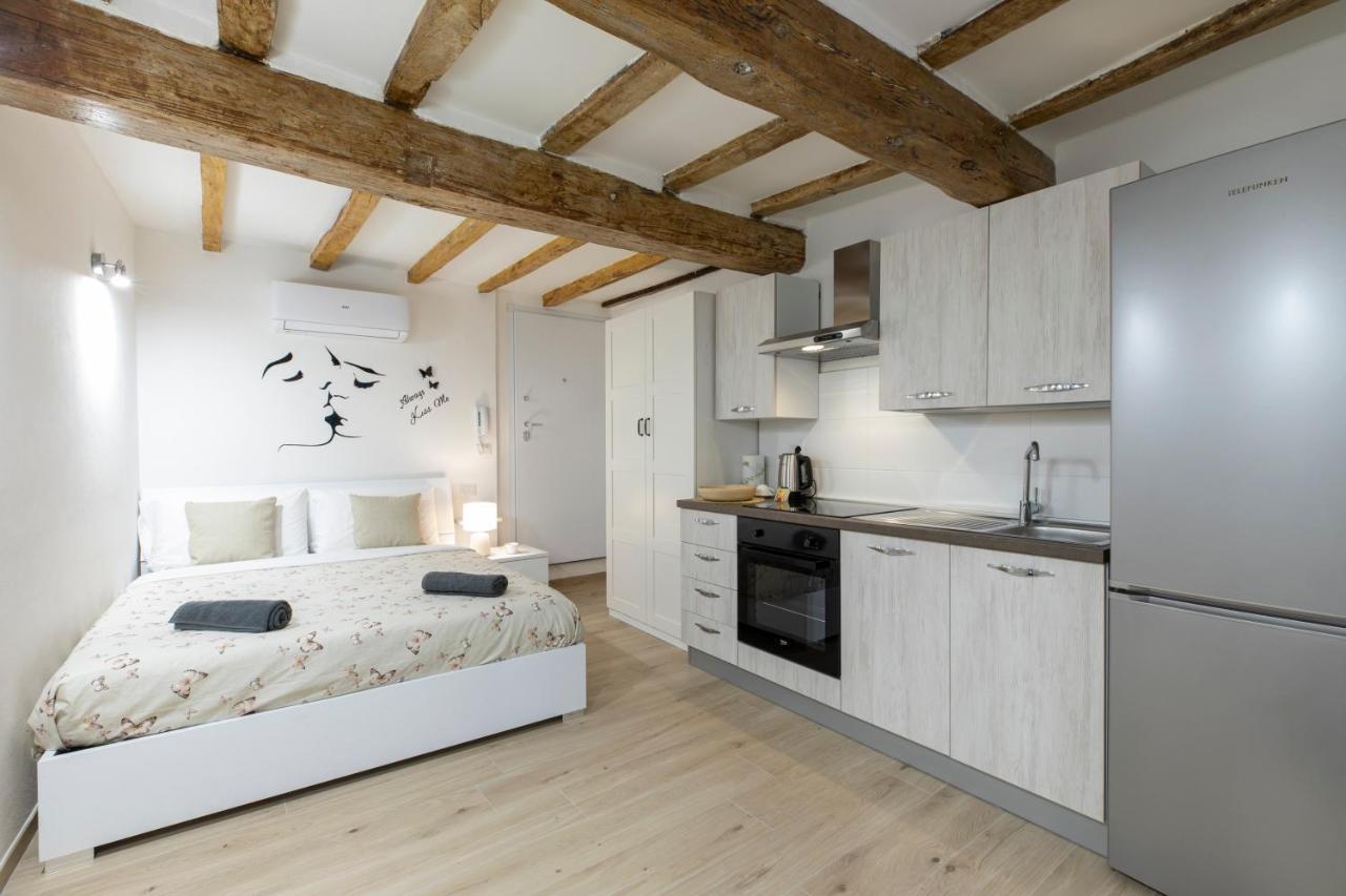 Luxury Suite In The Center I Private Patio & Kitchen ボローニャ エクステリア 写真