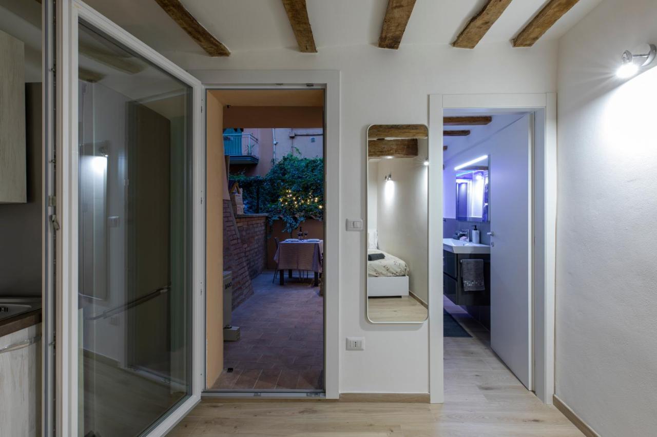 Luxury Suite In The Center I Private Patio & Kitchen ボローニャ エクステリア 写真