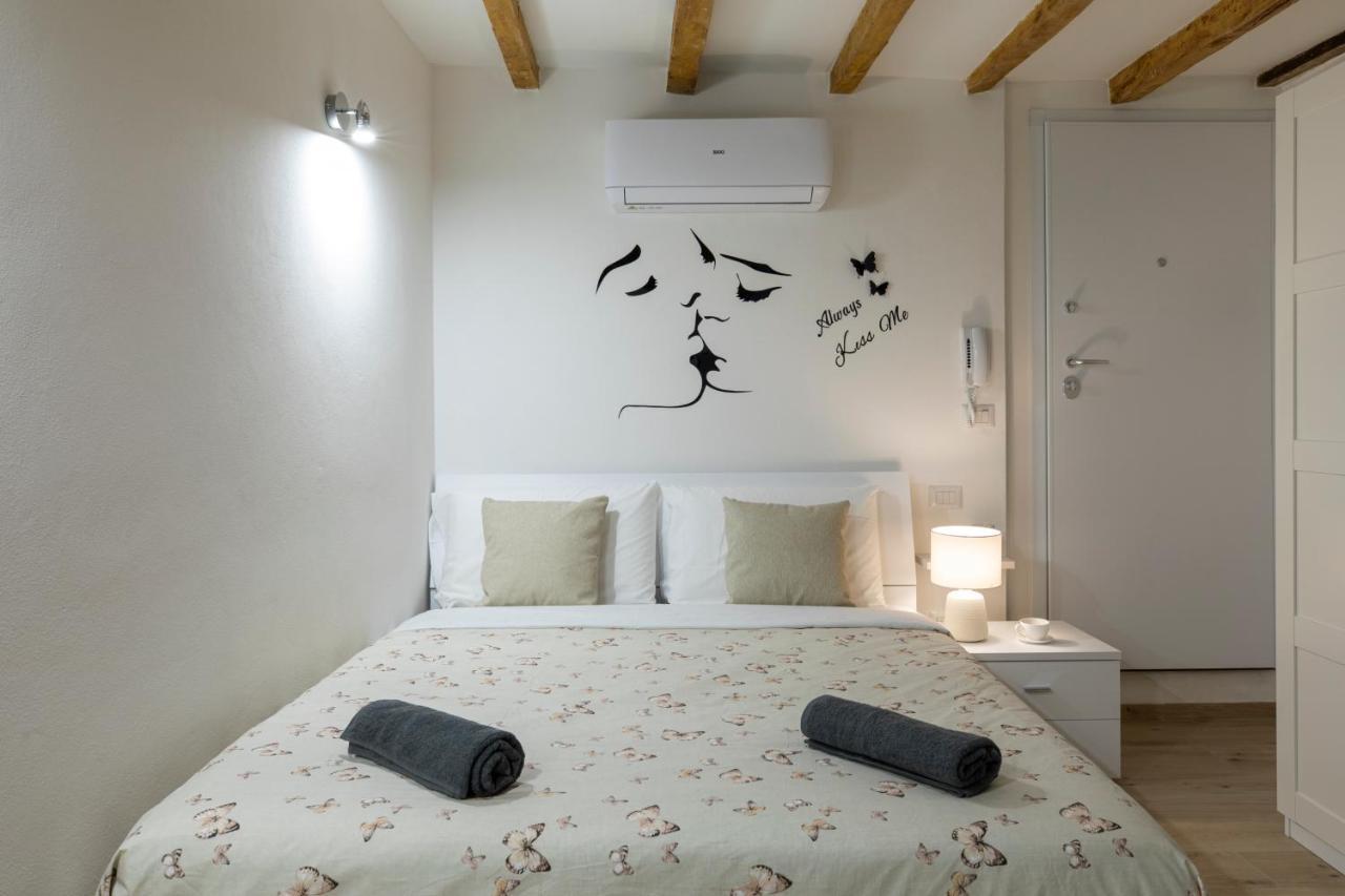 Luxury Suite In The Center I Private Patio & Kitchen ボローニャ エクステリア 写真